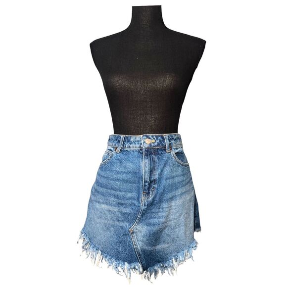 We The Free Medium Wash Denim Size 28 Fringe Western Cowgirl Boho Mini Skirt - Picture 3 of 5